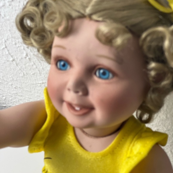 Summer Lovin Tweety Ashton Drake Porcelain Doll with Tweety Bird - Picture 6 of 13